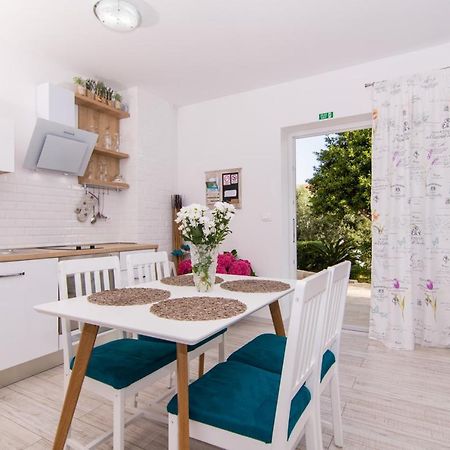Ferienwohnung Apartman Sun Solin Exterior foto